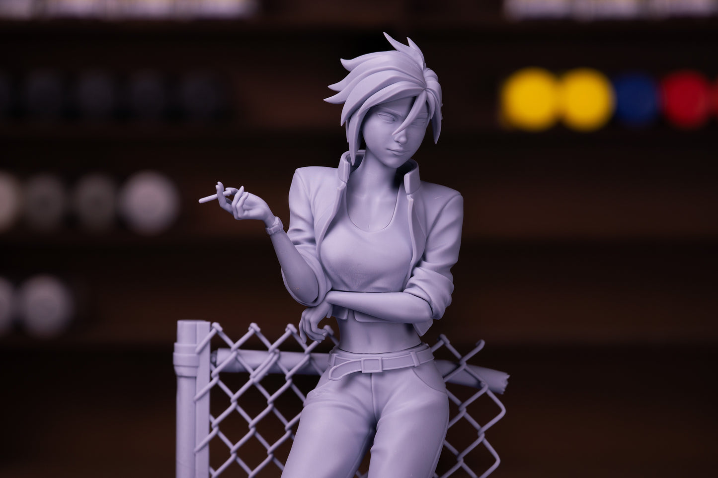 Invisigal — Dispatch — Escultura de resina